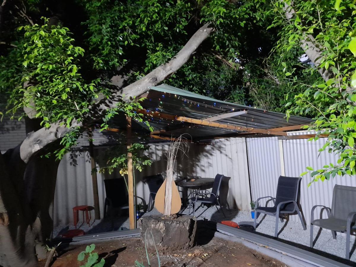 Ozi Inn Backpackers - Perth - Exterior photo